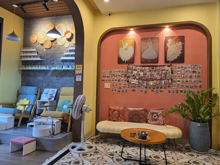 Julius Spa & Massage - Photo 1