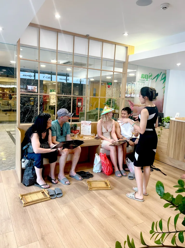 Emerald Spa - Hair & wellness - body massage - Photo 1